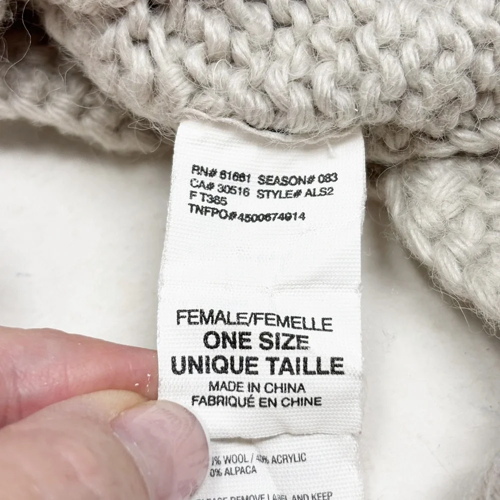 The North Face Gray Chunky Cable Knit Earflap Beanie Hat Alpaca Wool‎ Blend